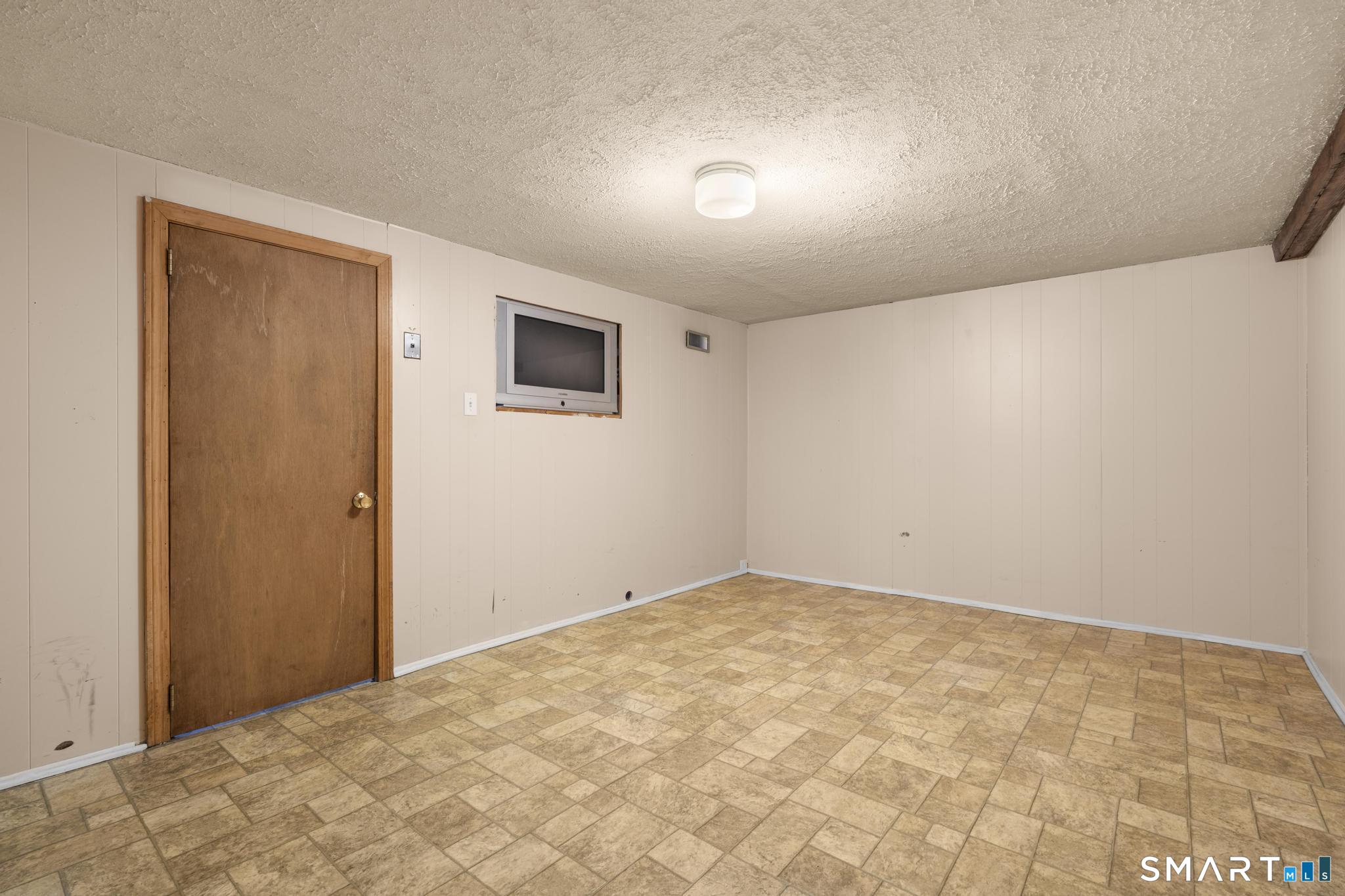 4 Bowen Road North Haven, CT 06473 - Photo 13 of 38