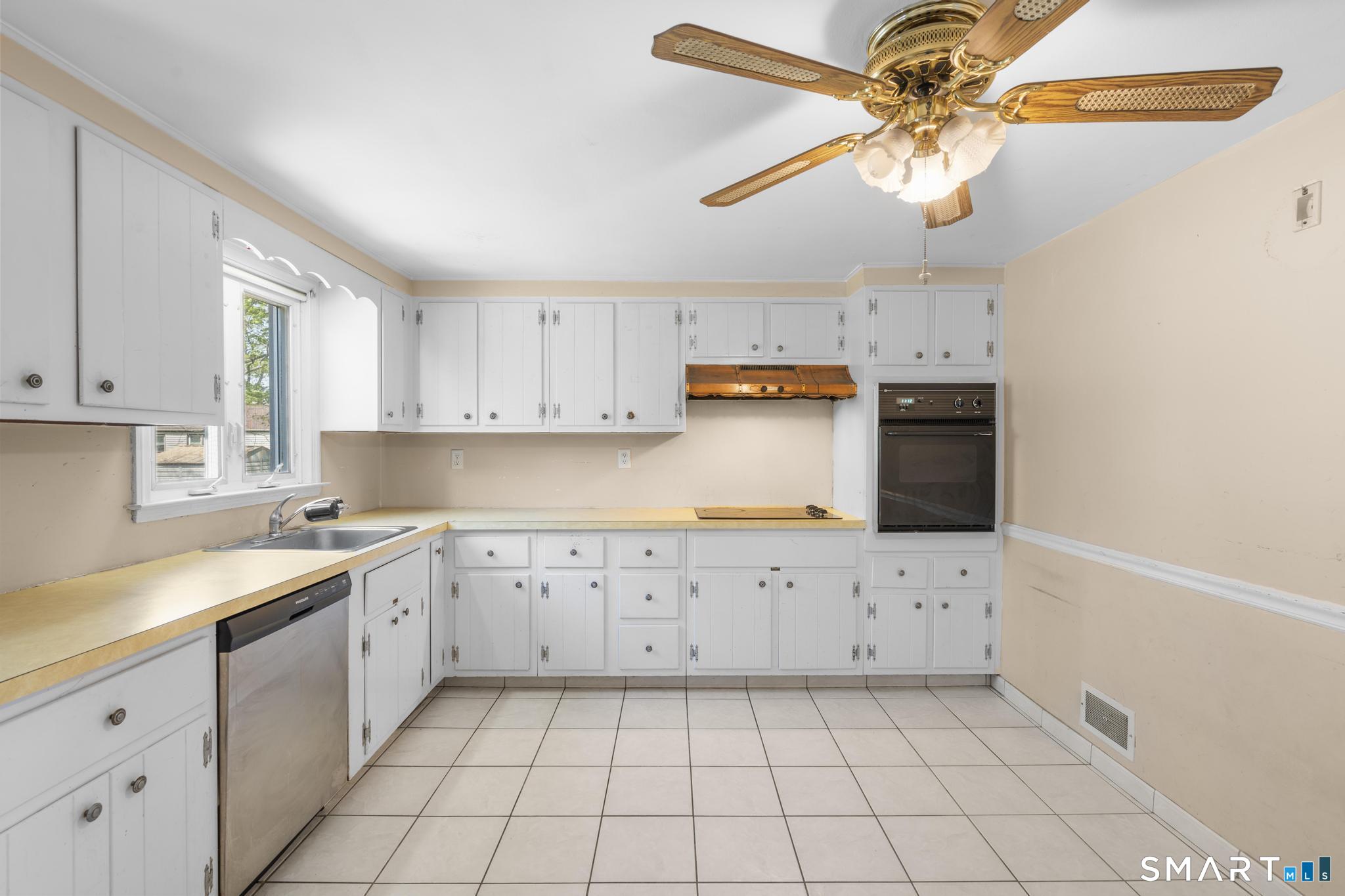 4 Bowen Road North Haven, CT 06473 - Photo 27 of 38