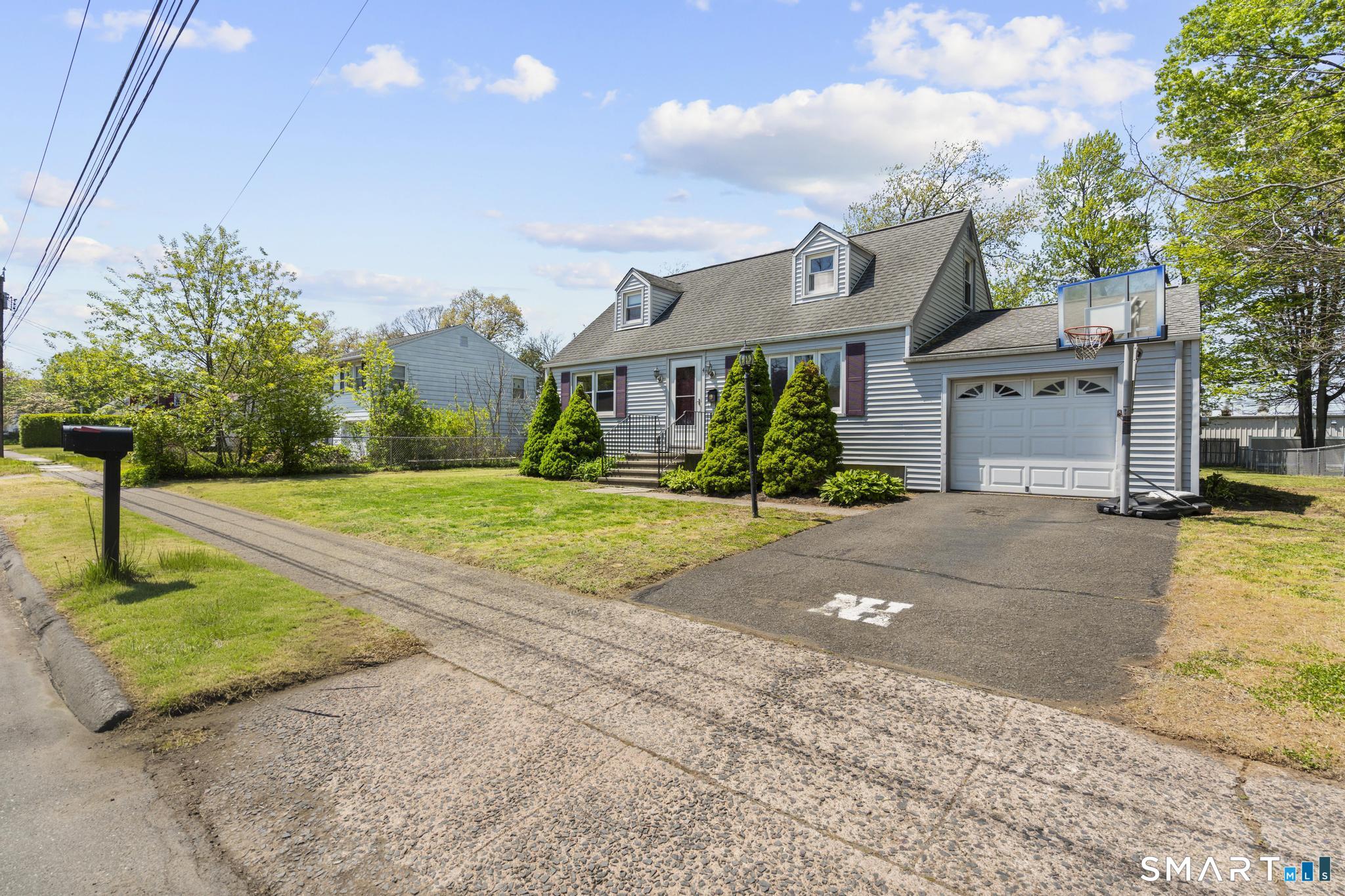 4 Bowen Road North Haven, CT 06473 - Photo 3 of 38
