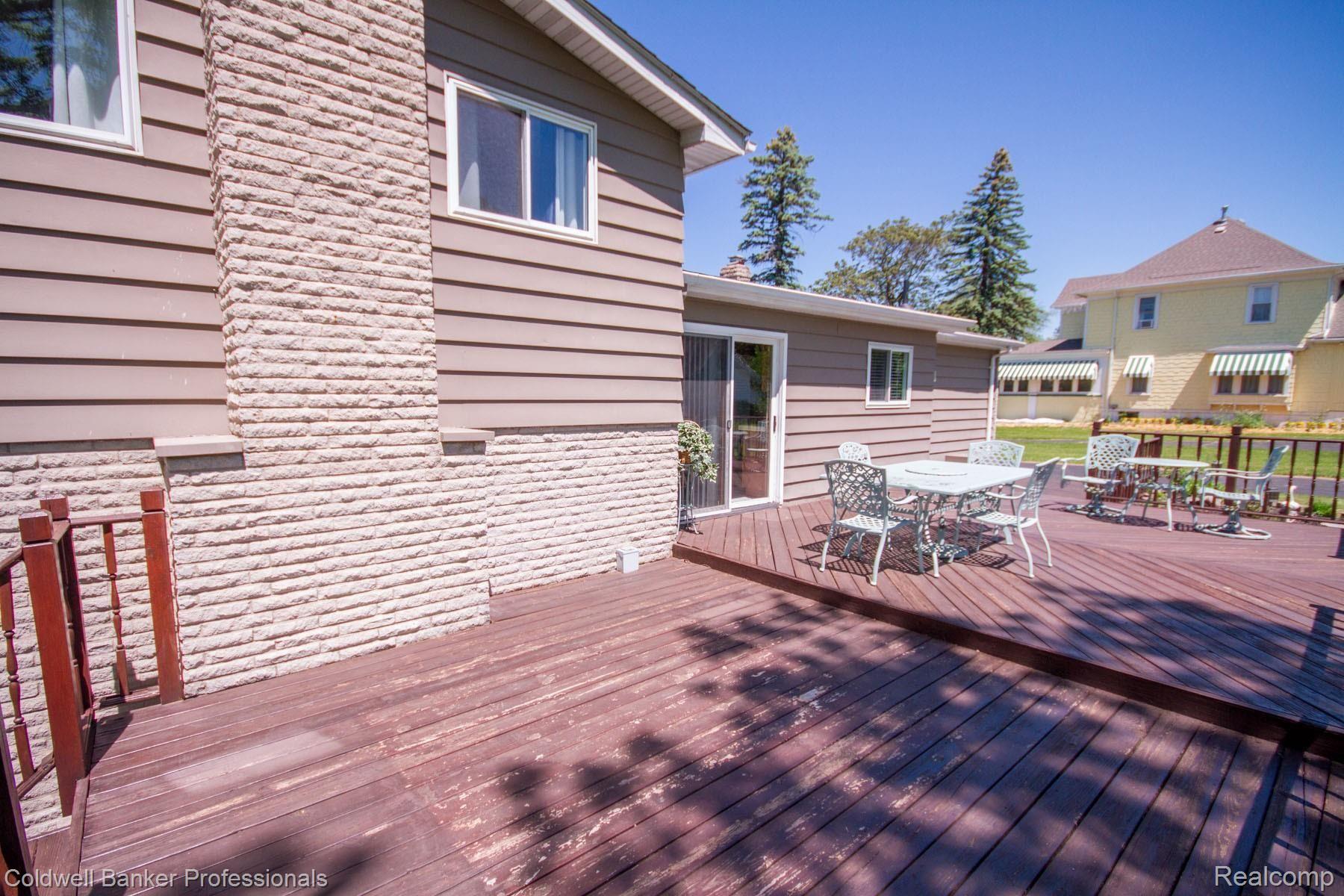 14027 Fenton Road Fenton, MI 48430 - Photo 7 of 36 Fenton Rd (13).jpg