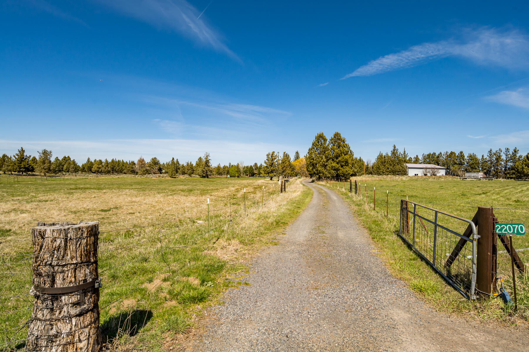 22070 Erickson Road Bend, OR 97701 - Photo 2 of 37 JH5_9199