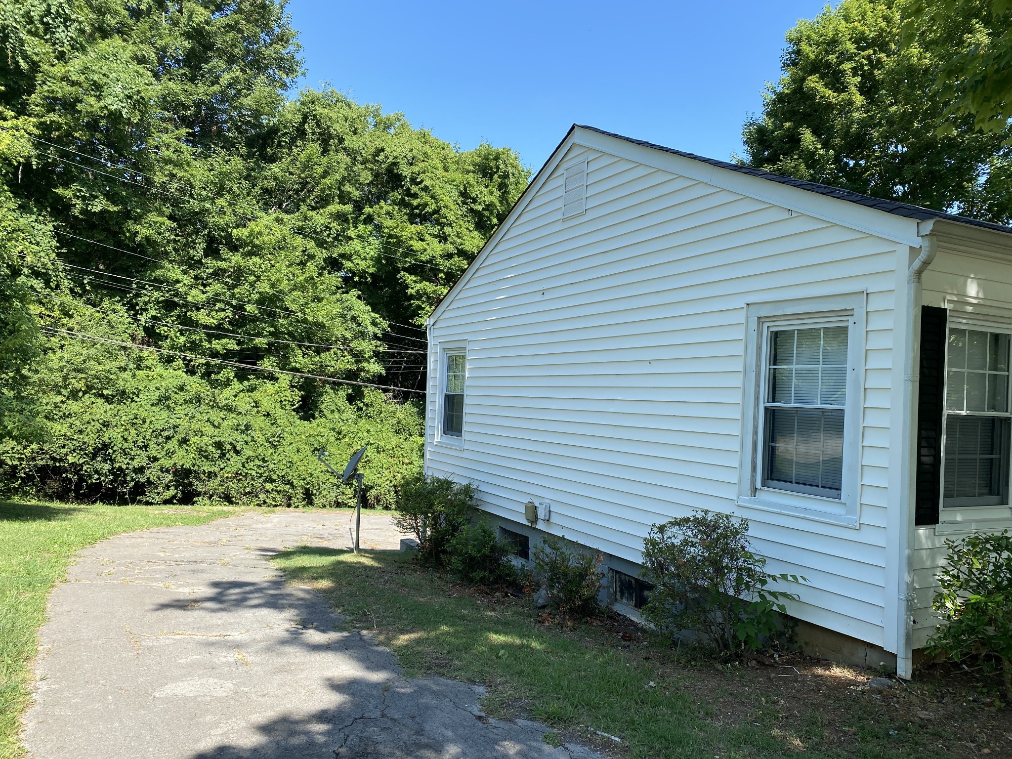 204 Rudolph Drive Clarksville, TN 37040 - Photo 16 of 19 a view of a house with a yard