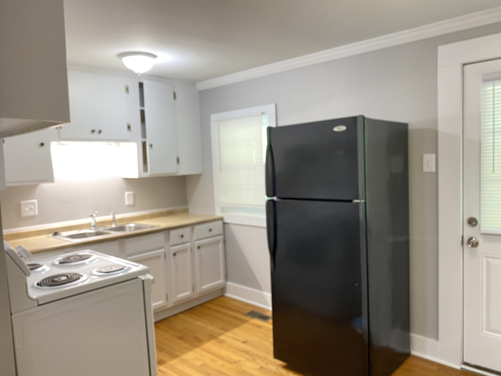 204 Rudolph Drive Clarksville, TN 37040 - Photo 8 of 19 a kitchen with a refrigerator and a stove