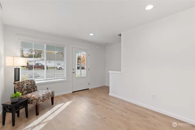 a view of livingroom with furniture