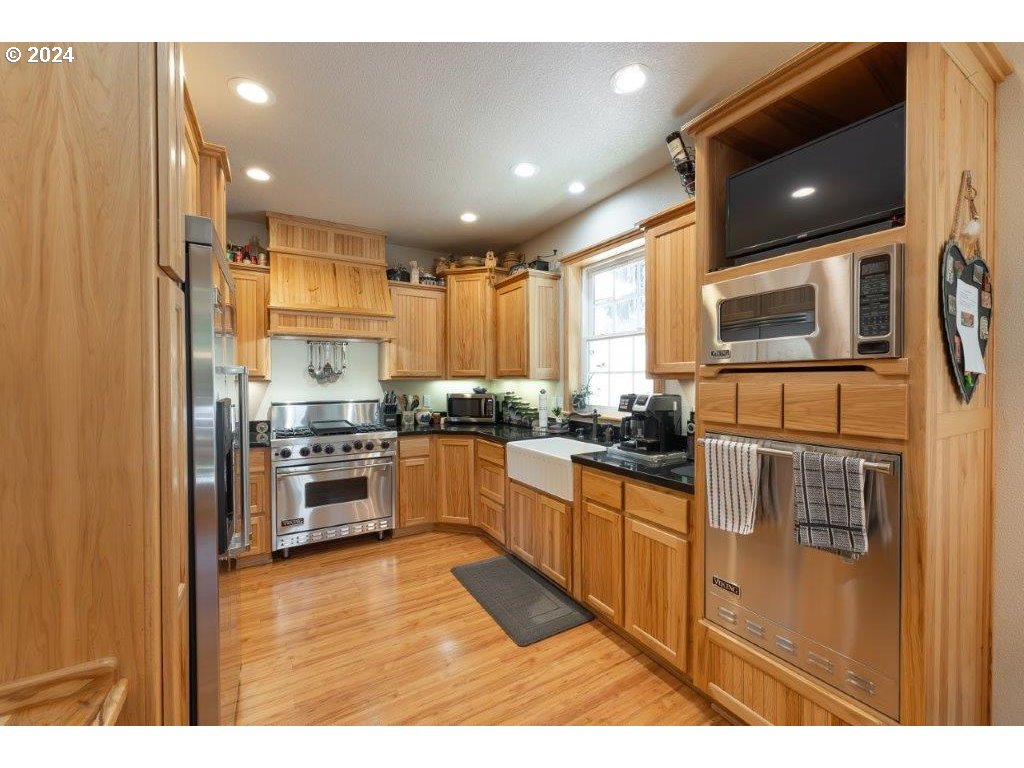 1426 Cleveland Loop Road Roseburg, OR 97471 - Photo 3 of 47 Gallery Image 3