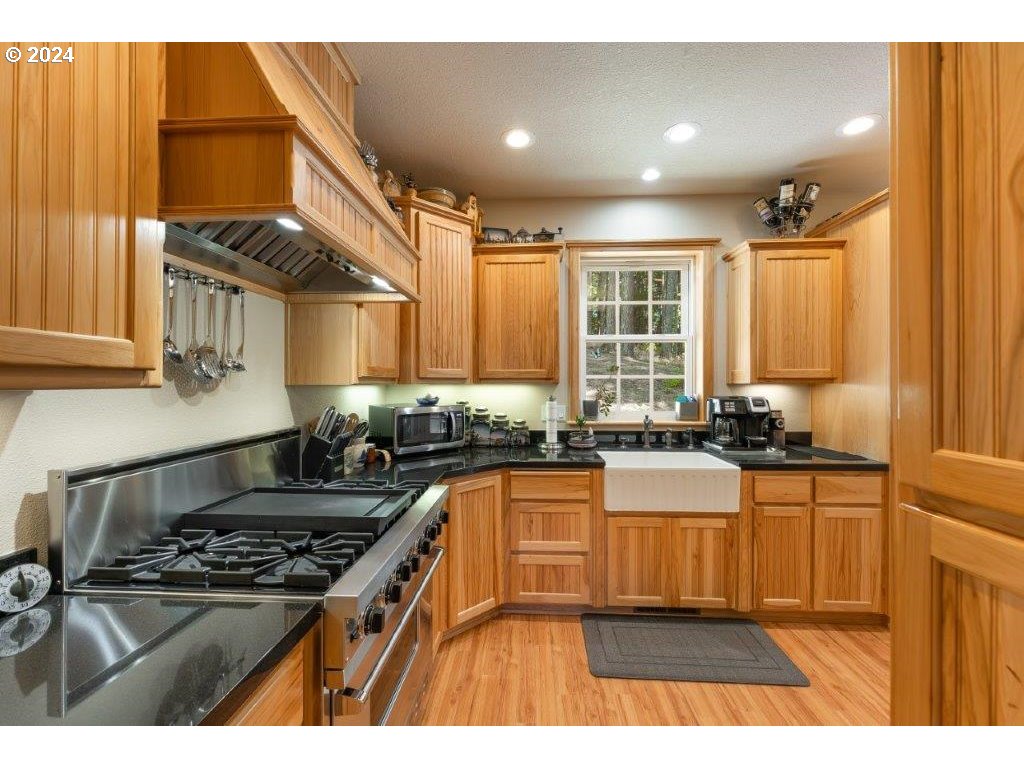 1426 Cleveland Loop Road Roseburg, OR 97471 - Photo 6 of 47 Gallery Image 6