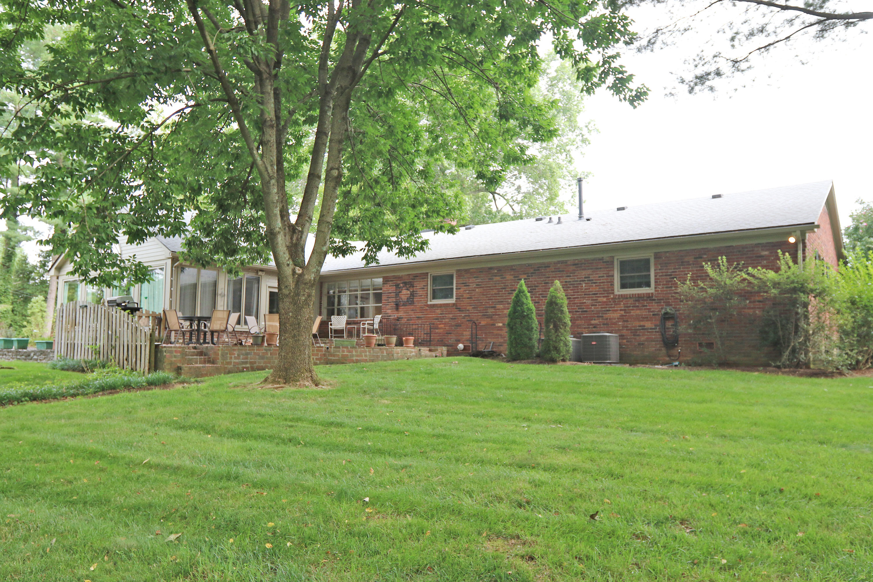 2586 Westmorland Road Lexington, KY 40510 - Photo 41 of 52 55