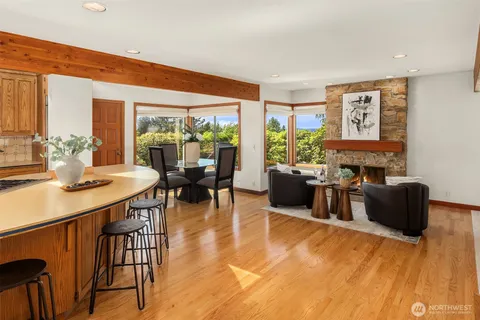 $4,435,000 | 9636 Northeast 30th Place, Clyde Hill, WA 98004