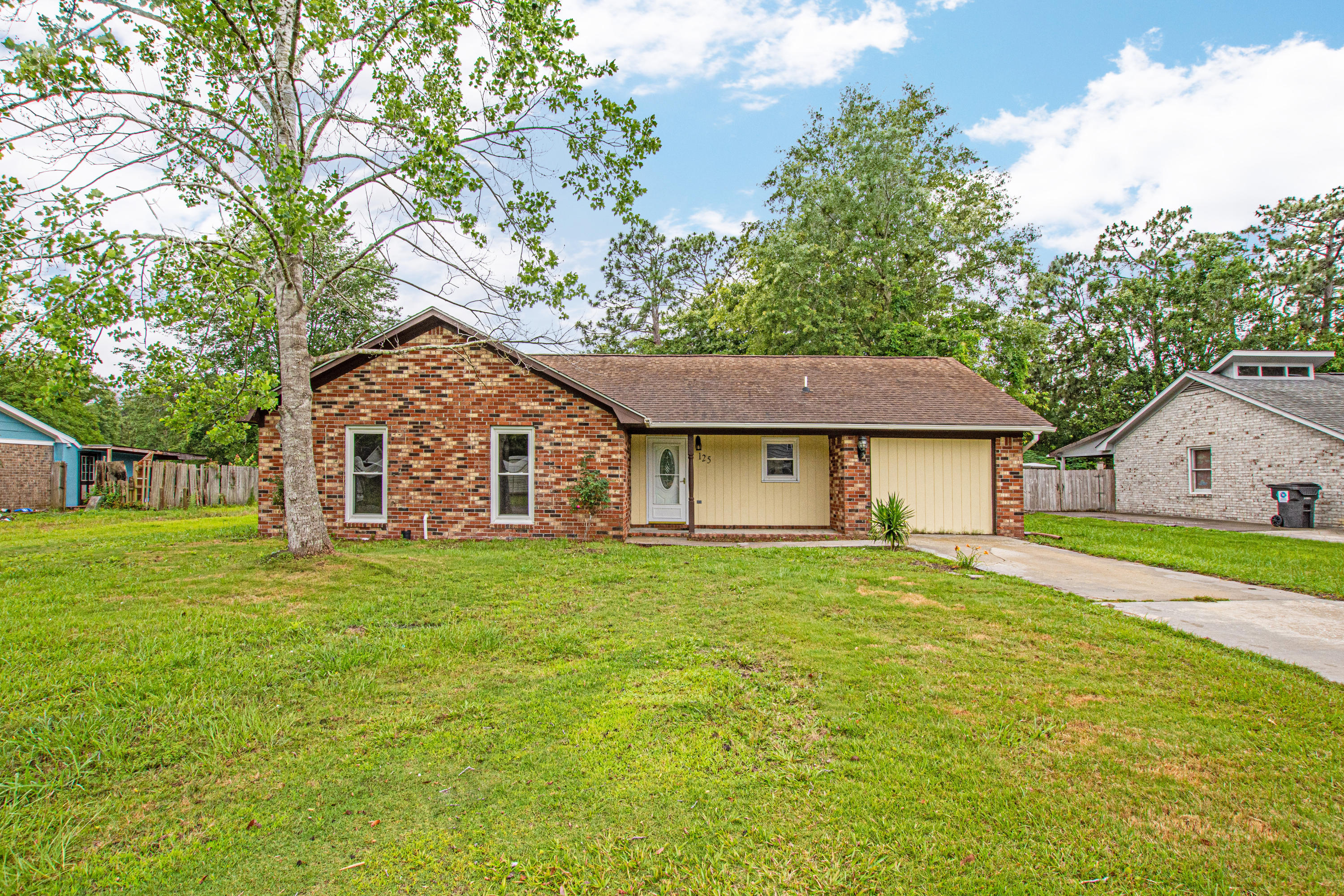 125 James Road Summerville, SC 29486 - Photo 1 of 31 0