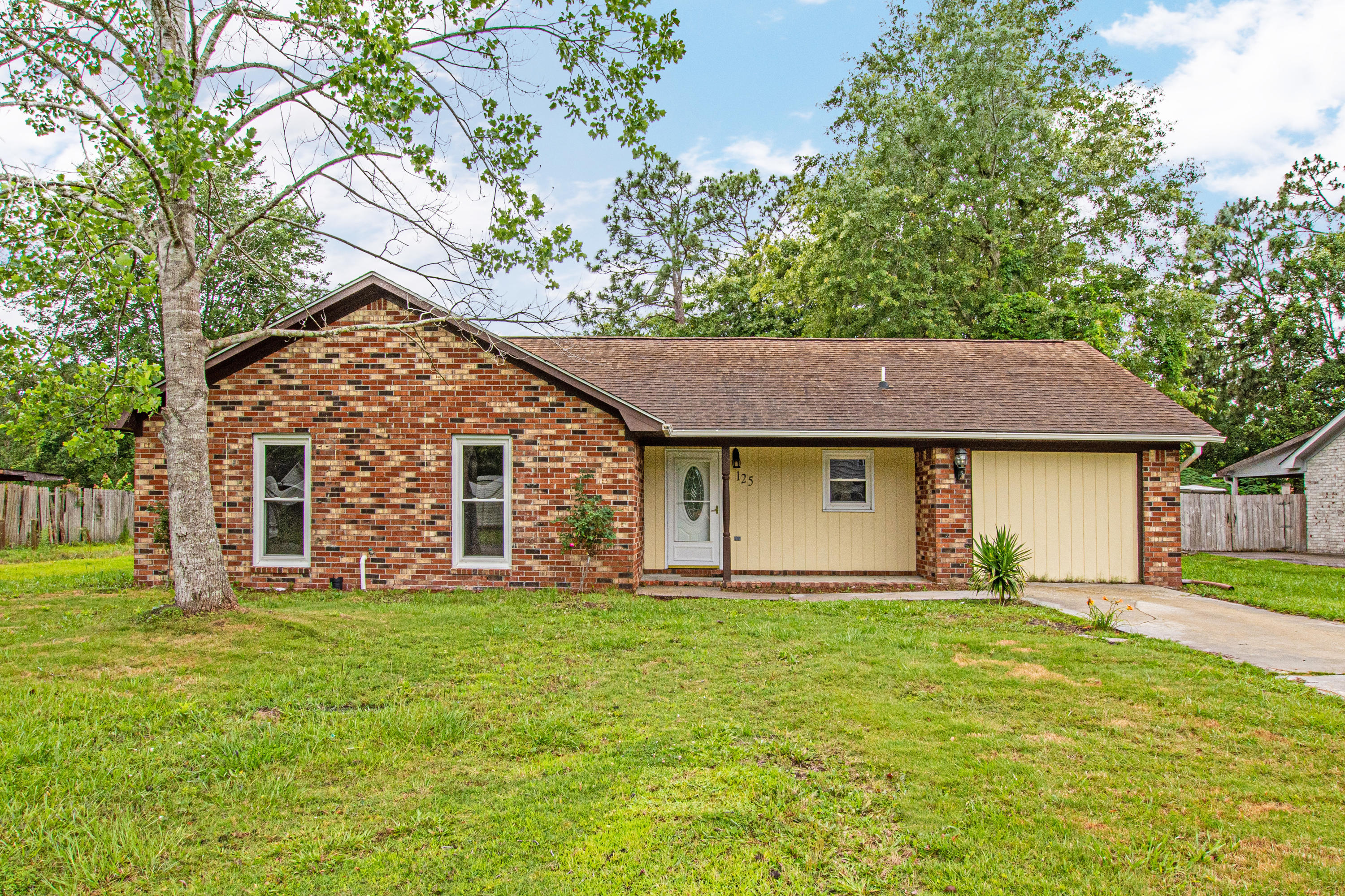 125 James Road Summerville, SC 29486 - Photo 2 of 31 0-2