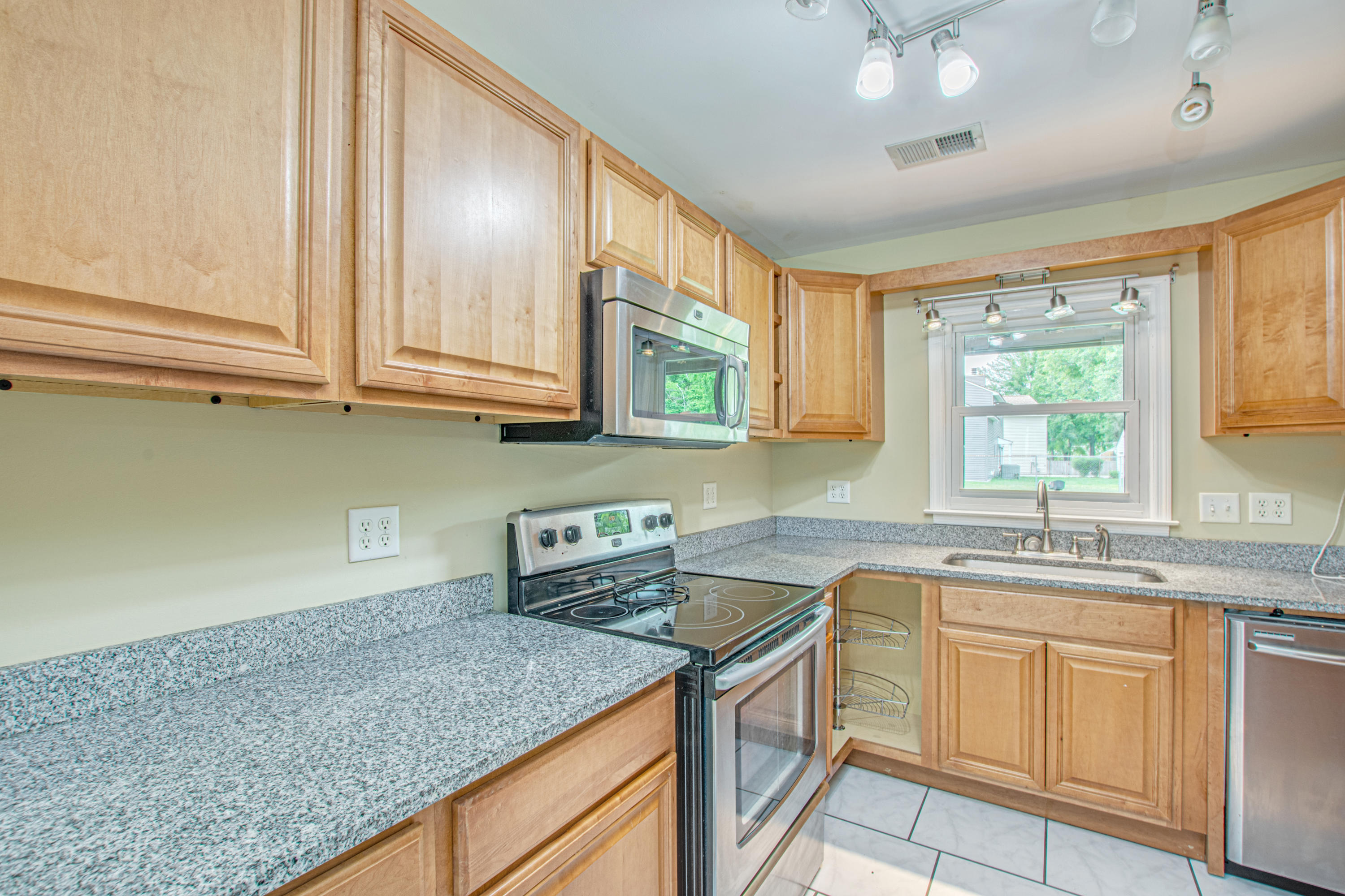 125 James Road Summerville, SC 29486 - Photo 11 of 31 18