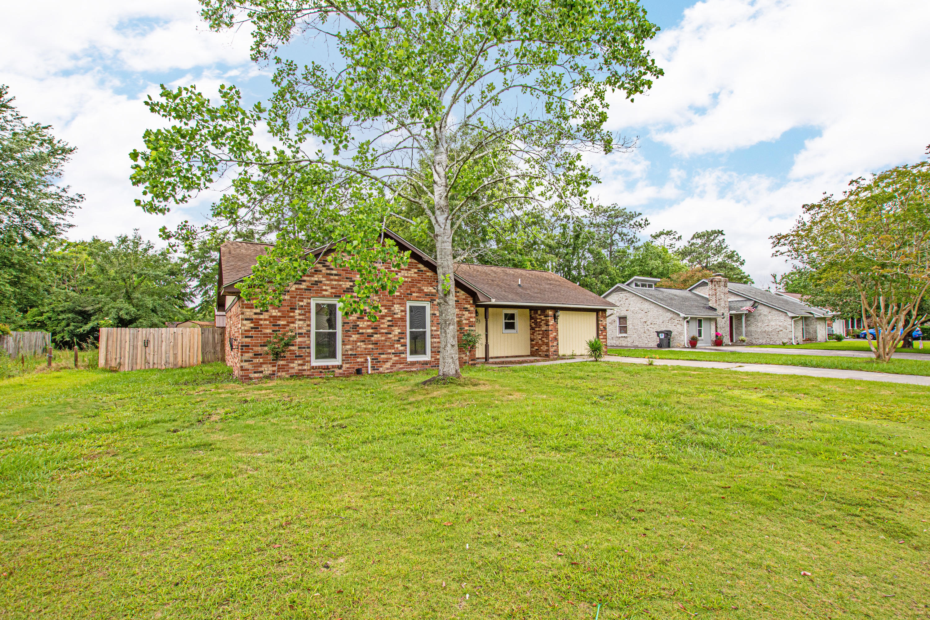 125 James Road Summerville, SC 29486 - Photo 3 of 31 0-3