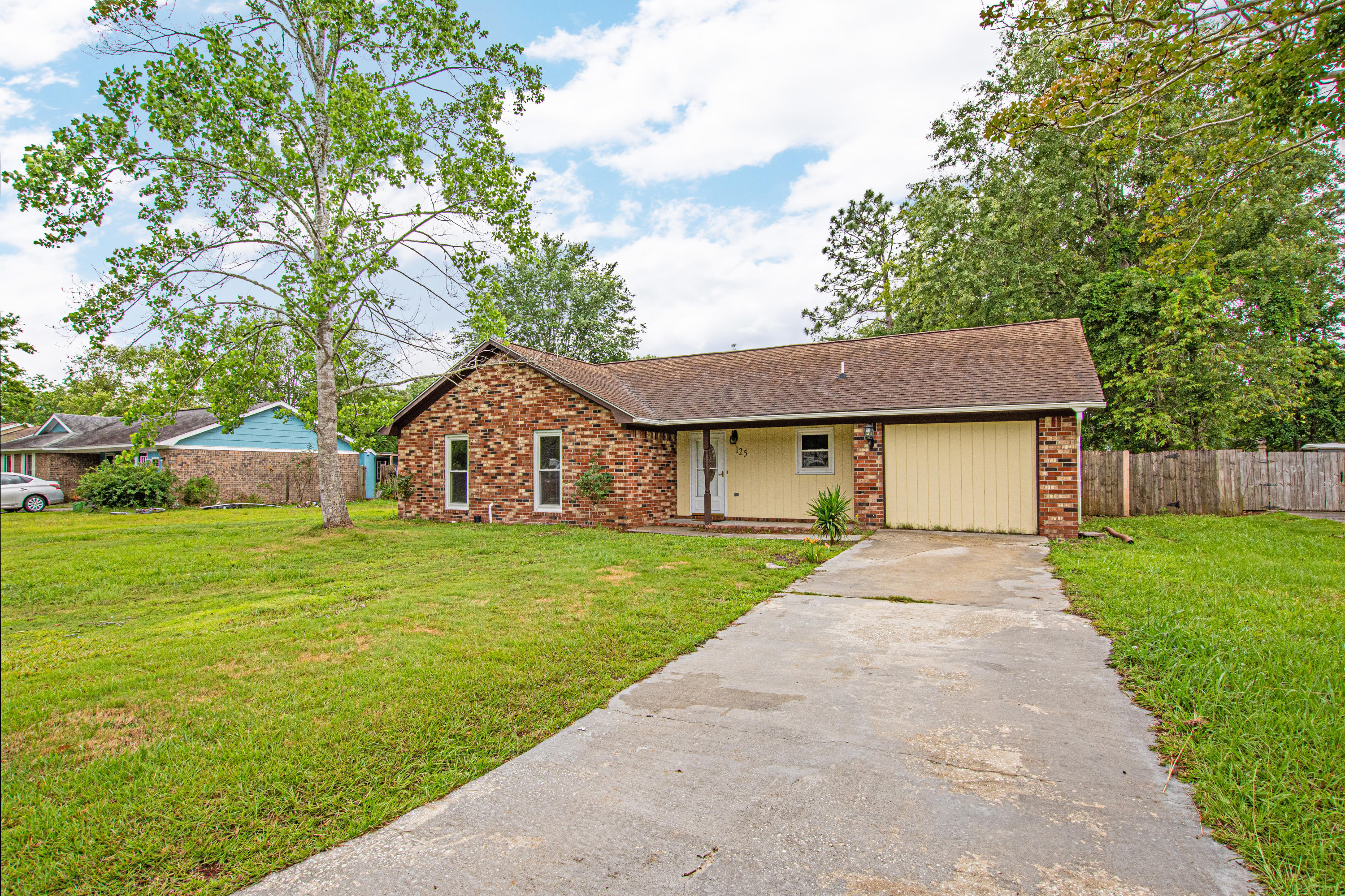 125 James Road Summerville, SC 29486 - Photo 4 of 31 0-4