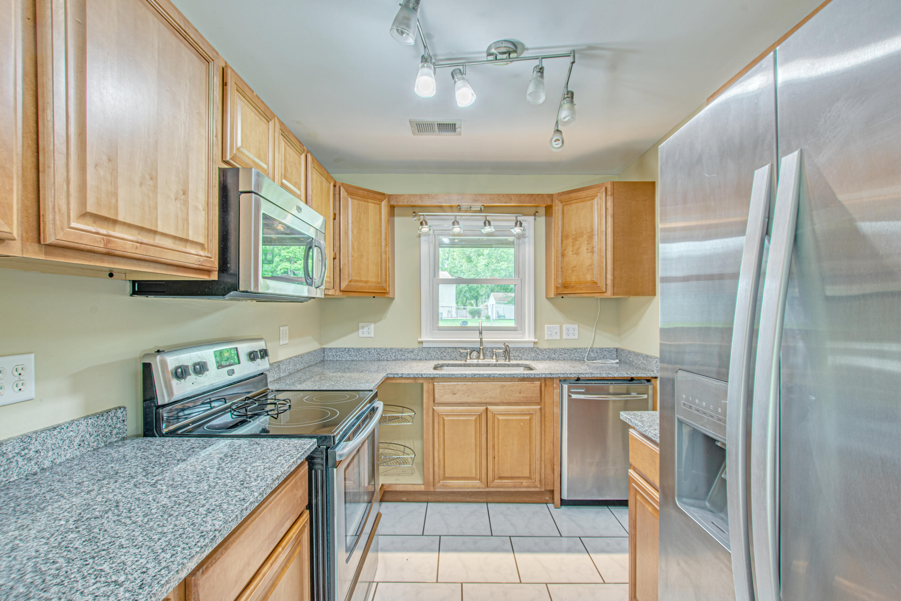 125 James Road Summerville, SC 29486 - Photo 10 of 31 17