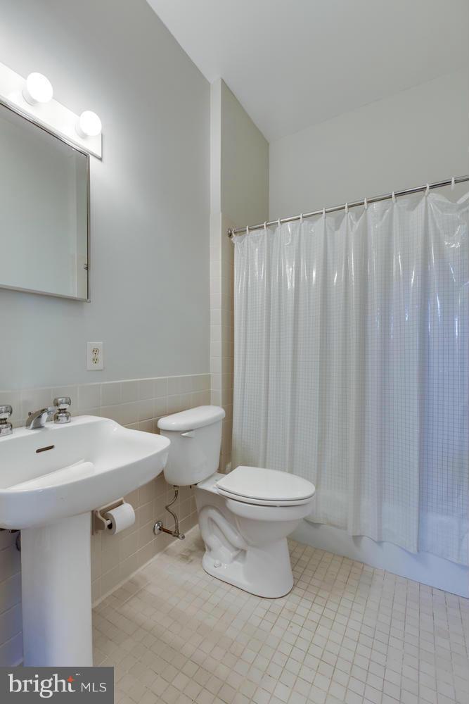 700 7th Street Southeast Washington, DC 20003 - Photo 10 of 22 Bath