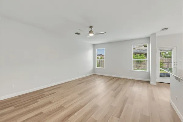 $2,200 | 301 Serpentine Lane, Jarrell, TX 76537