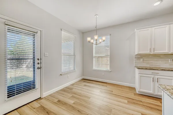 $2,200 | 301 Serpentine Lane, Jarrell, TX 76537