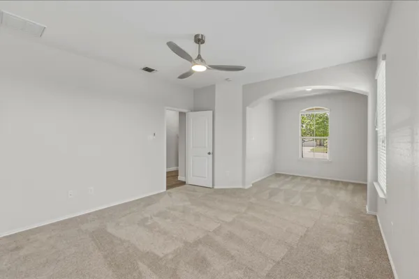 $2,200 | 301 Serpentine Lane, Jarrell, TX 76537