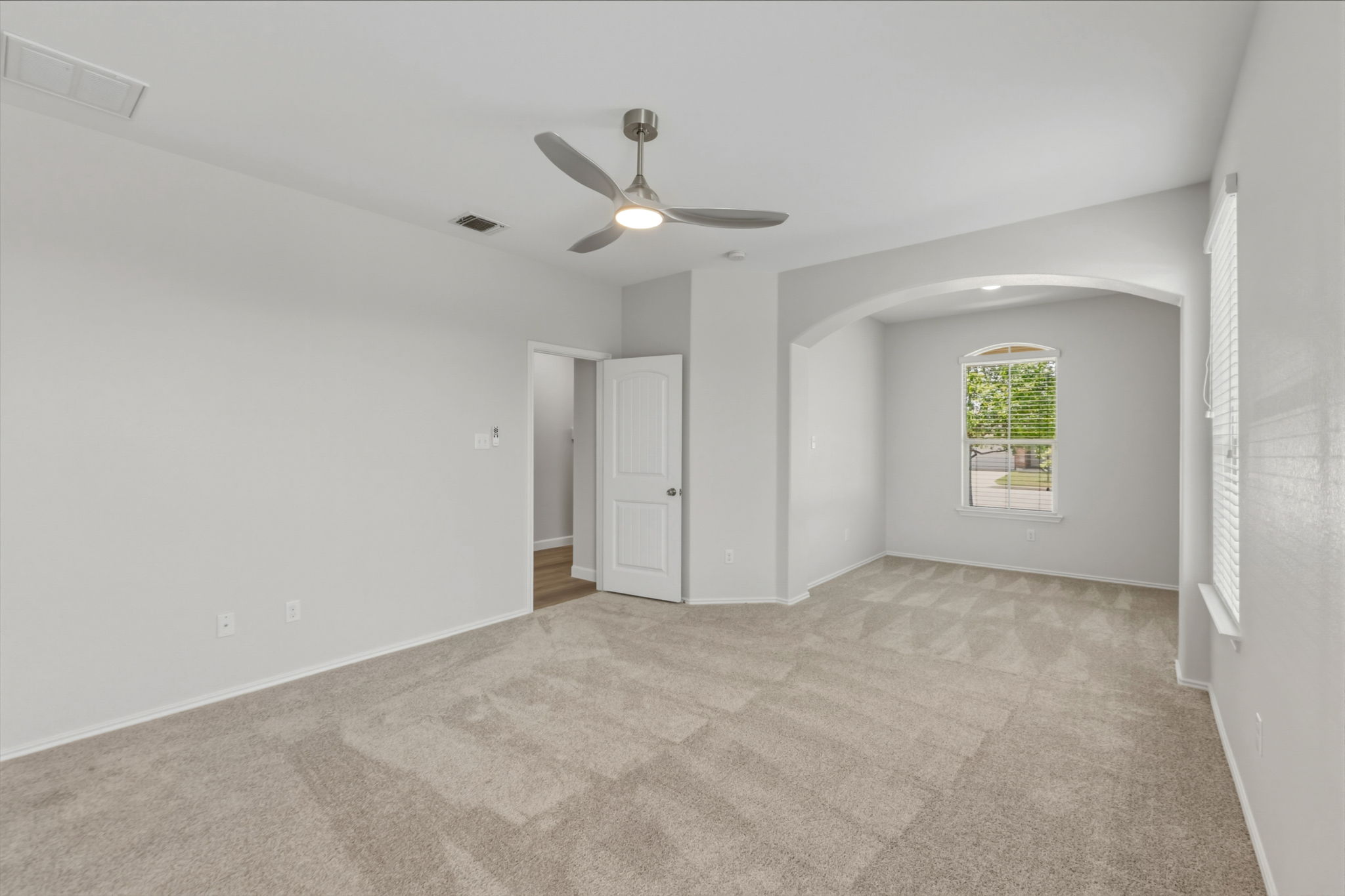 301 Serpentine Lane Jarrell, TX 76537 - Photo 15 of 39 an empty room with windows and closet