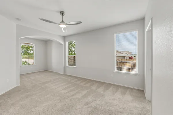 $2,200 | 301 Serpentine Lane, Jarrell, TX 76537