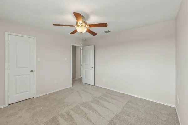 $2,200 | 301 Serpentine Lane, Jarrell, TX 76537