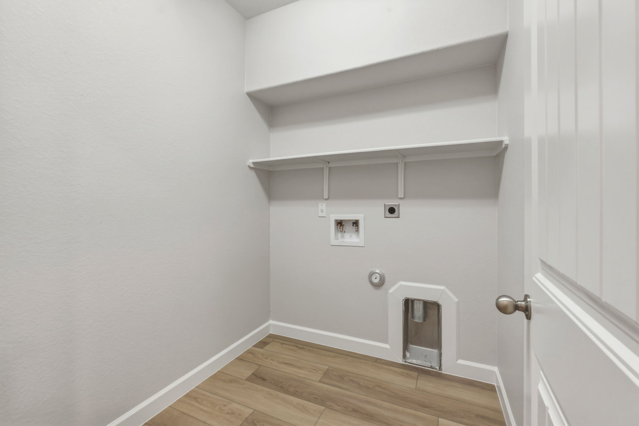 301 Serpentine Lane Jarrell, TX 76537 - Photo 30 of 39 a view of small space with wooden floor