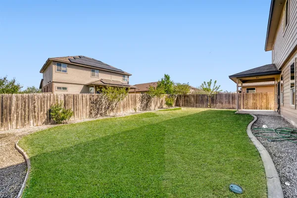 $2,200 | 301 Serpentine Lane, Jarrell, TX 76537