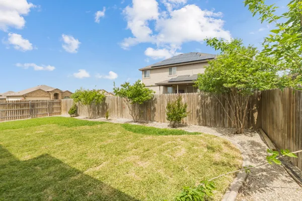 $2,200 | 301 Serpentine Lane, Jarrell, TX 76537
