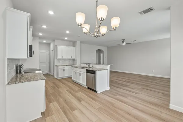 $2,200 | 301 Serpentine Lane, Jarrell, TX 76537