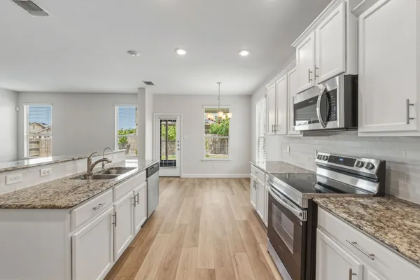 $2,200 | 301 Serpentine Lane, Jarrell, TX 76537