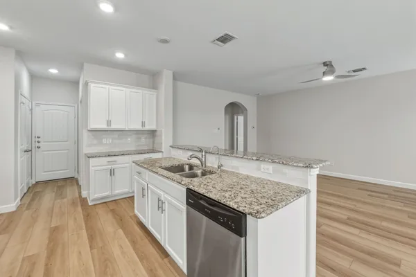 $2,200 | 301 Serpentine Lane, Jarrell, TX 76537