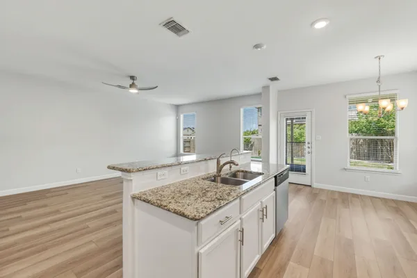 $2,200 | 301 Serpentine Lane, Jarrell, TX 76537