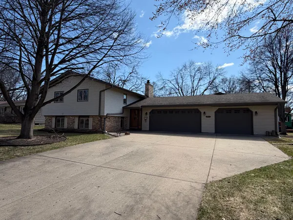 $399,900 | 7405 Concerto Curve Northeast, Fridley, MN 55432