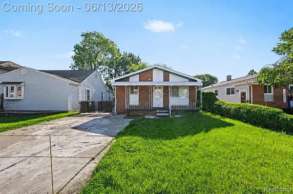 $259,900 | 32000 St Margaret Street, St. Clair Shores, MI 48082