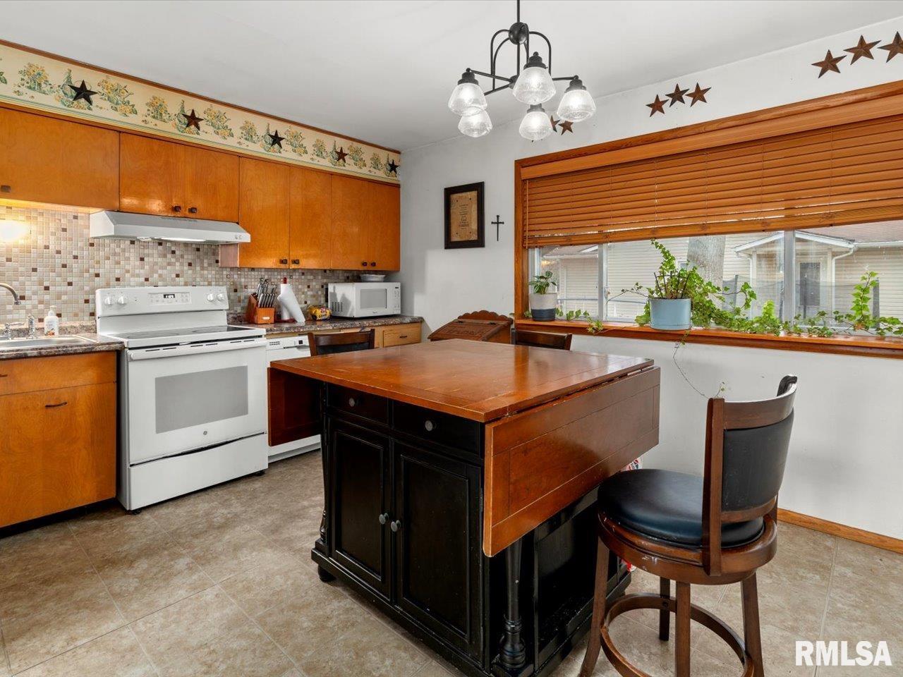 520 South 6th Street Herrin, IL 62948 - Photo 4 of 14