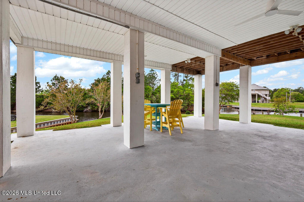 138 Hanakealoha Place Diamondhead, MS 39525 - Photo 9 of 46 138HanakealohaPlace-10