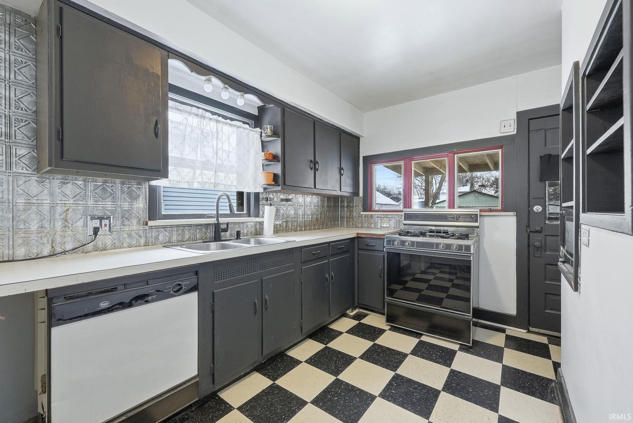 353 French Avenue Fort Wayne, IN 46807 - Photo 9 of 31