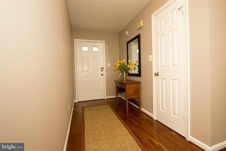 11288 Harbor Court, Unit 1288 Reston, VA 20191 - Photo 14 of 29 Foyer