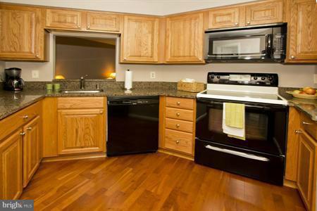 11288 Harbor Court, Unit 1288 Reston, VA 20191 - Photo 20 of 29 Kitchen