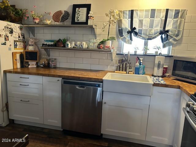 16005 North 32nd Street, Unit 33 Phoenix, AZ 85032 - Photo 9 of 40 a kitchen with a sink and cabinets