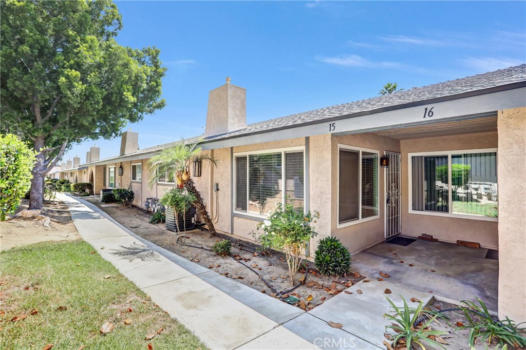 2891 Canyon Crest, Unit 15 Riverside, CA 92507 - Photo 2 of 28