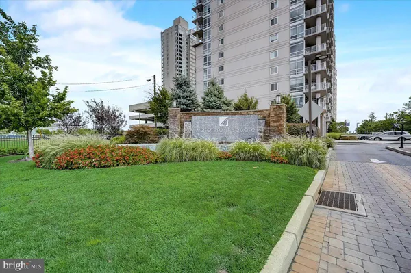 $2,300 | 901 North Penn Street, Unit R2405, Philadelphia, PA 19123