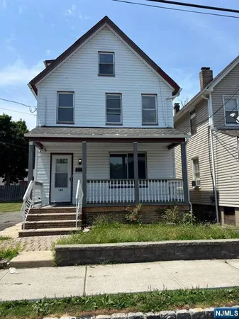 $3,450 | 154 West Street, Unit 1 FAMILY HOU, Englewood, NJ 07631