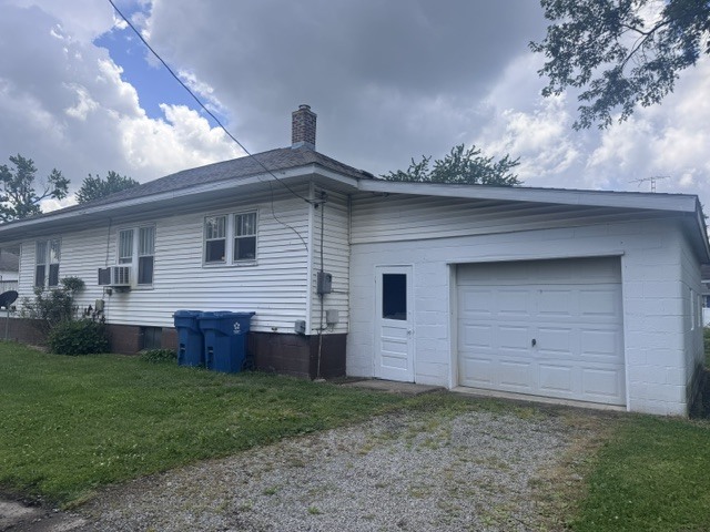 511 Lawrence Street Benton, IL 62812 - Photo 3 of 9