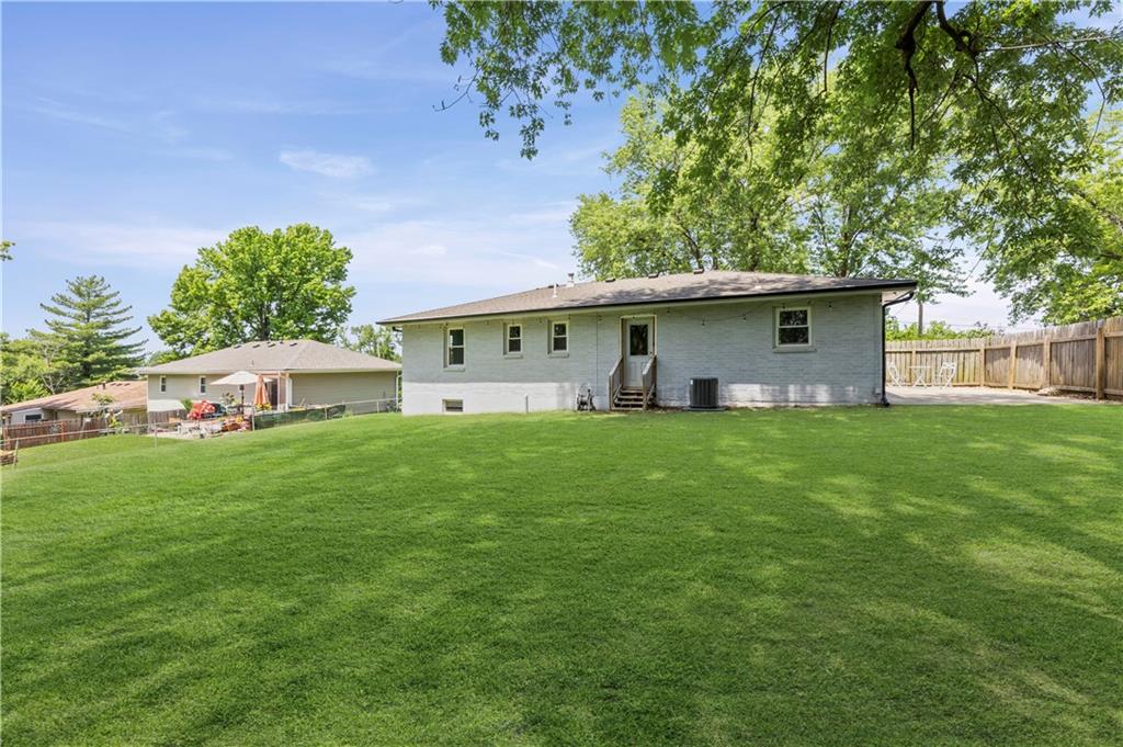 13101 Northwest Porter Road Parkville, MO 64152 - Photo 37 of 44