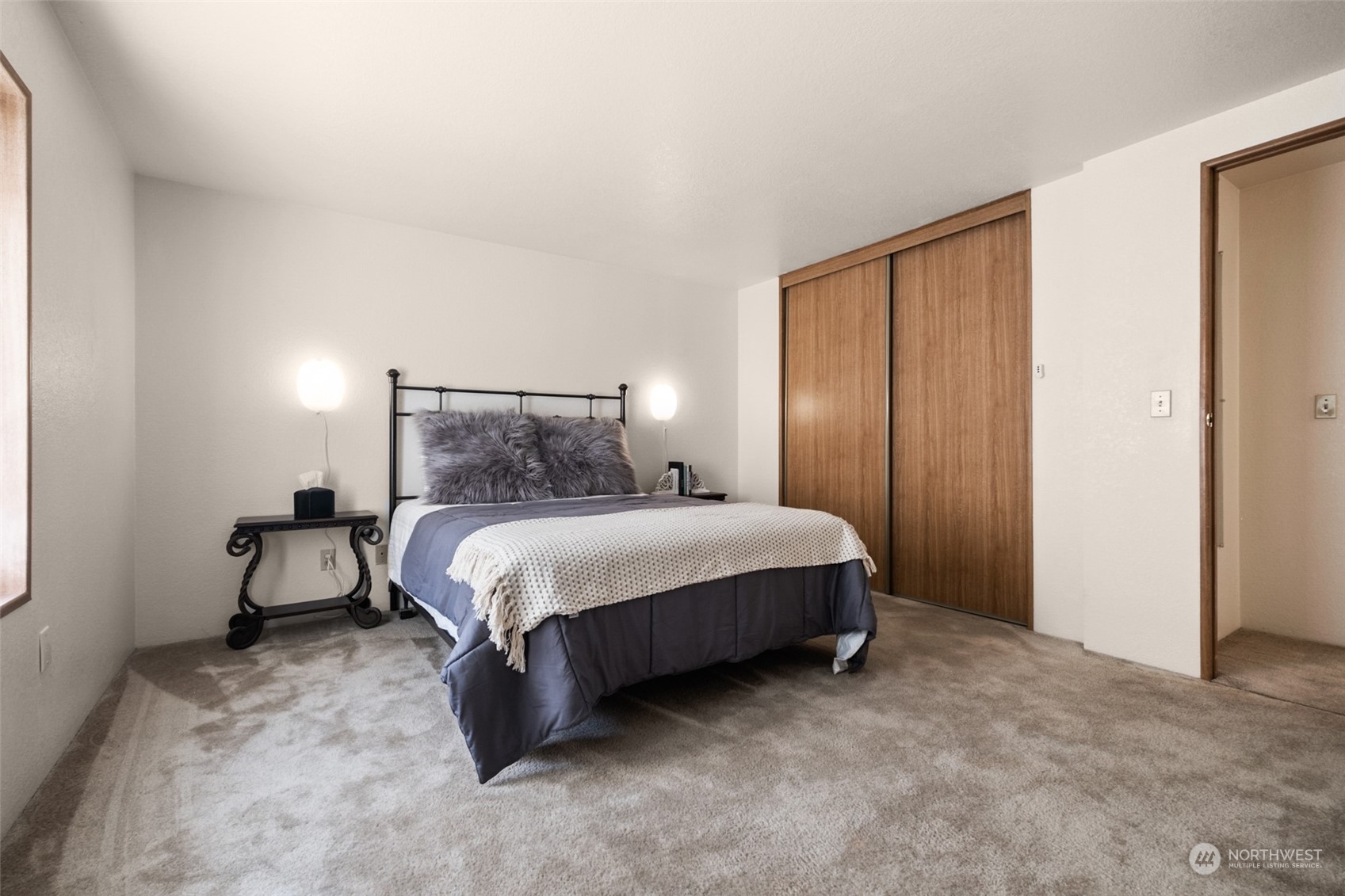 798 Pine Drive, Unit 798 Enumclaw, WA 98022 - Photo 16 of 20 a bed sitting in a room next to a lamp