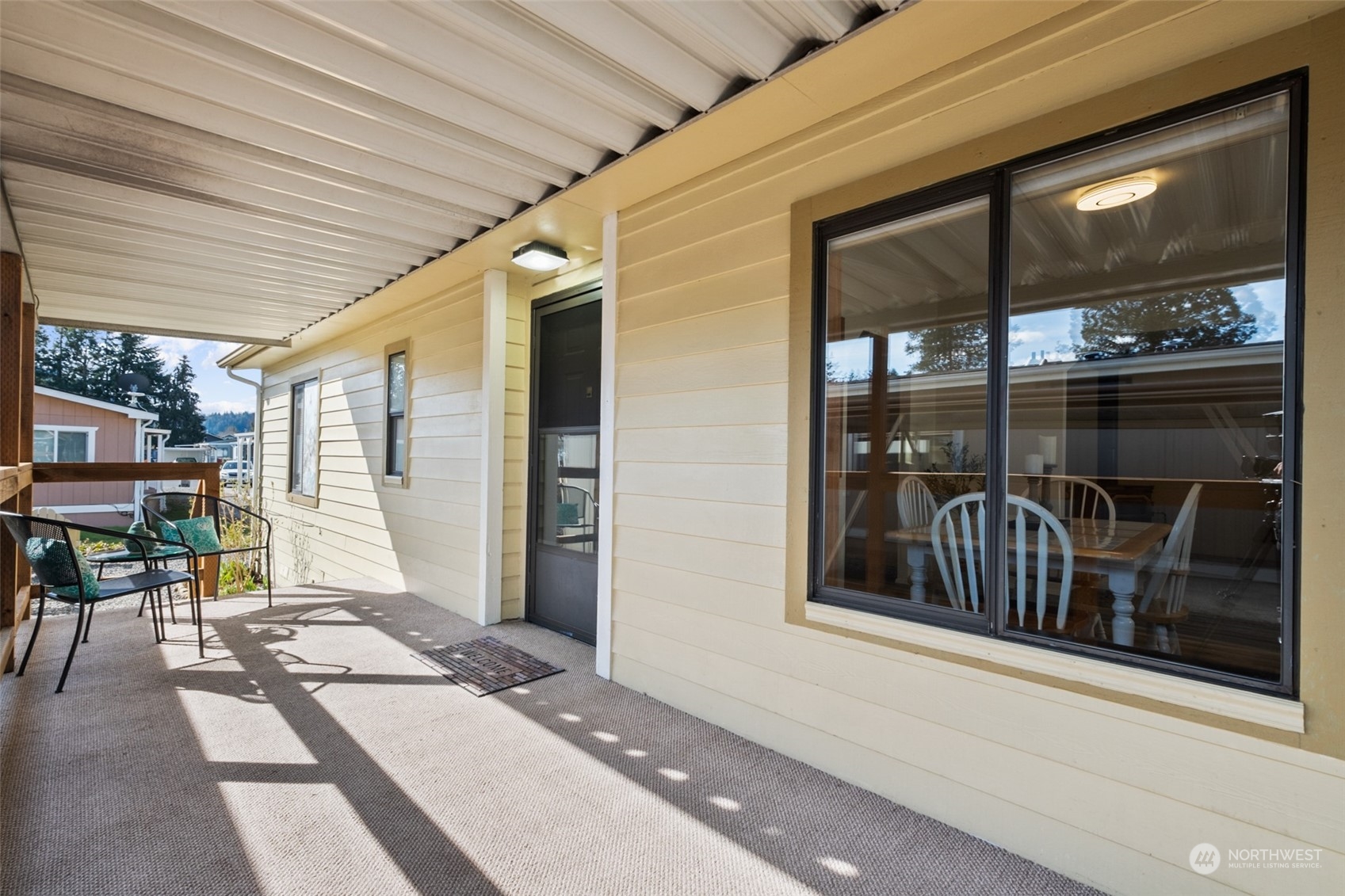 798 Pine Drive, Unit 798 Enumclaw, WA 98022 - Photo 3 of 20 a view of livingroom with furniture