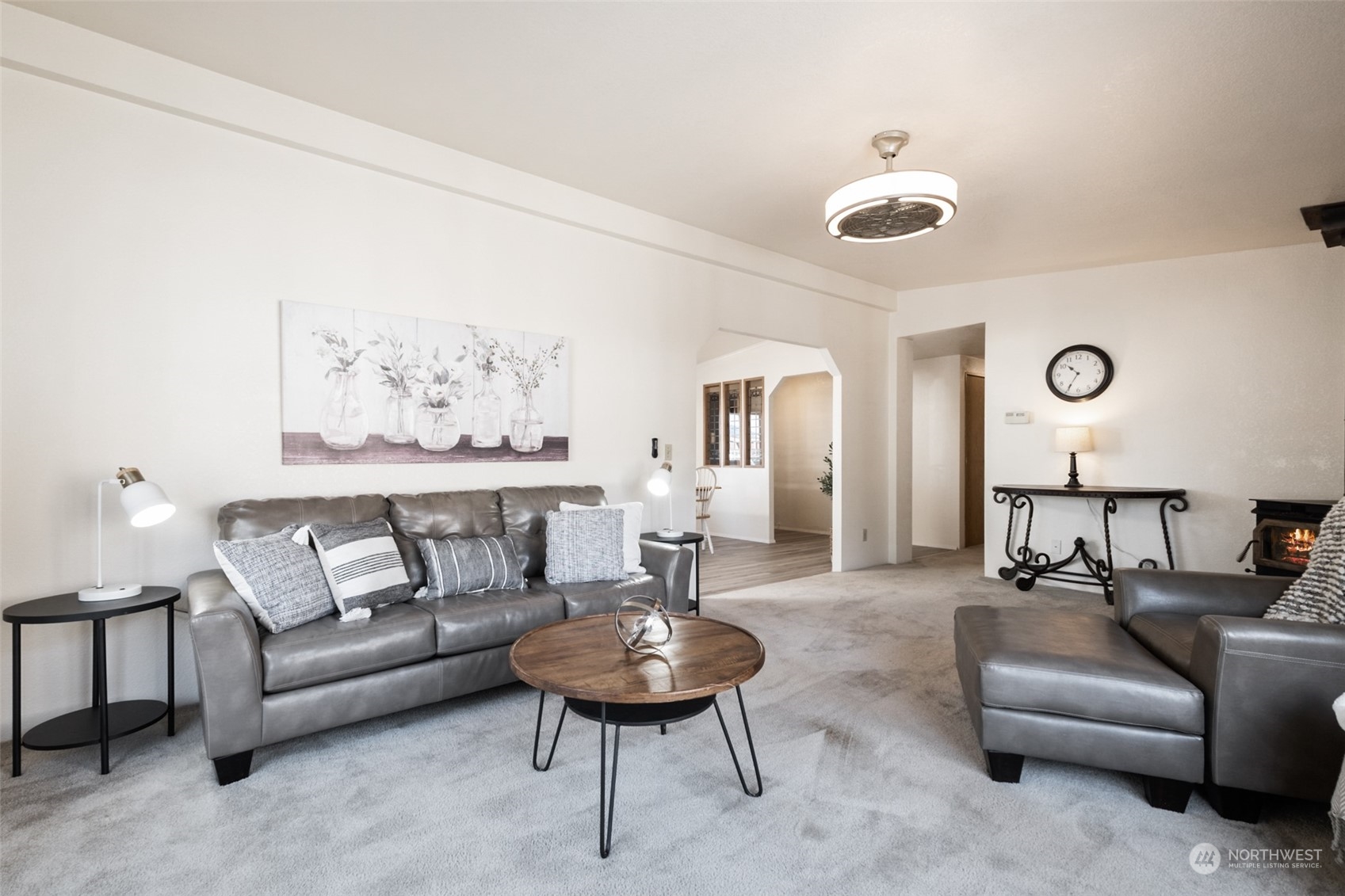 798 Pine Drive, Unit 798 Enumclaw, WA 98022 - Photo 4 of 20 a living room with furniture and a chandelier