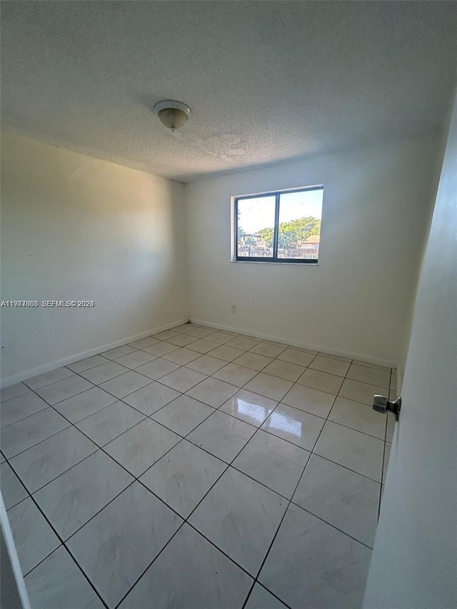 28018 Southwest 141st Place Homestead, FL 33033 - Photo 5 of 18