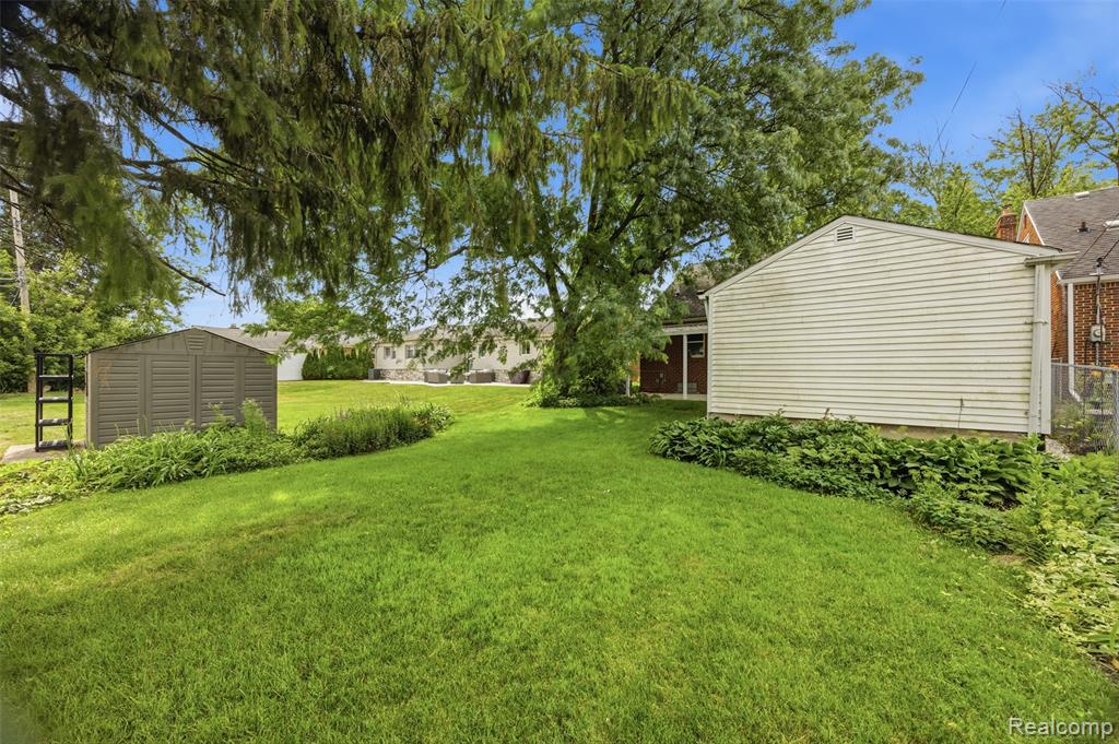 23636 Edward Street Dearborn, MI 48128 - Photo 6 of 39
